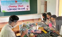 Bạn trẻ Đắk Lắk tái chế rác thải nhựa, bảo vệ môi trường