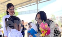 Trẻ em Buôn Ma Thuột hào hứng đổi thú bông nhận lì xì sách