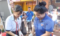 Người trẻ lan tỏa ý thức bảo vệ môi trường từ trạm thu pin cũ