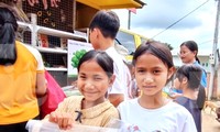 Gieo nụ cười cho trẻ em từ thư viện mùa xuân