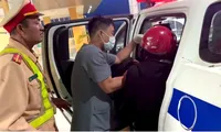 CSGT dùng xe đặc chủng đưa sản phụ đến bệnh viện an toàn