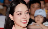 Huỳnh Thị Thanh Thủy và các hoa hậu phát 500 phần quà cho người dân, trẻ mồ côi đón Tết