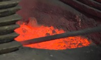 Làng đúc lư đồng cuối cùng ở TPHCM &apos;đỏ lửa&apos; dịp tết Nguyên đán