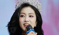 Hoa hậu Hà Trúc Linh ghi điểm
