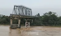 Lên phương án phá dỡ phần cầu Phong Châu còn lại 