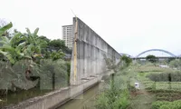 Dự án cấp bách tiêu tốn hàng trăm tỷ nằm hoang phế bên bờ sông Cầu