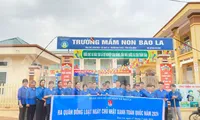 Tuổi trẻ Hòa Bình ra quân ngày cao điểm tình nguyện xây dựng nông thôn mới
