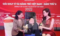 Khoảnh khắc ấn tượng của 5 chân dung tình nguyện tiêu biểu nhận giải thưởng &apos;Những trái tim hồng&apos;