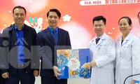 Bí thư thường trực T.Ư Đoàn Nguyễn Ngọc Lương thăm, chúc Tết y bác sĩ, bệnh nhân BV Nhi