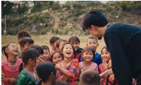 Dân mạng &apos;rần rần thả tim&apos; xúc động vì thêm nhiều trẻ được &apos;nuôi em&apos; nhờ MV của Đen Vâu