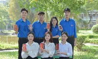 Xúc động thể hiện tình yêu Tổ quốc, giới trẻ lan tỏa &apos;Tự hào một dải non sông&apos; 
