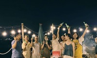 Giới trẻ rủ nhau trốn phố đi &apos;chill&apos; ngày đầu hè 