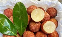 Vải thiều Trung Quốc 'đổ bộ' chợ Việt, giá cao không tưởng