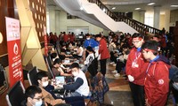 Sinh viên xếp hàng dài chờ hiến máu ở &apos;Chủ Nhật Đỏ 2024&apos;