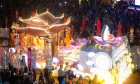 Cảnh tượng linh thiêng trên đường phố Hà Nội