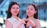 Thí sinh Hoa hậu Việt Nam 2024 choáng ngợp khi bước lên sân khấu mặt nước