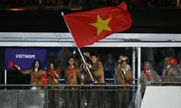 Quốc kỳ Việt Nam tung bay tại lễ khai mạc Olympic 2024
