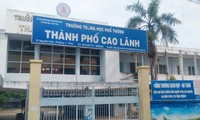 Cô chủ nhiệm bắt &apos;nộp phí riêng&apos;, học sinh yêu cầu nhà trường đổi giáo viên