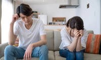 Vợ đẹp như người mẫu, chồng vẫn... &apos;nguội ngăn ngắt&apos;
