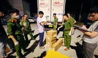 Phát hiện hơn 1 nghìn chai mỹ phẩm lậu trên xe chuyển phát nhanh