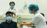 TPHCM đề xuất chủ động mua vắc xin COVID-19 tiêm cho người dân 
