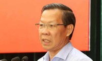 Chủ tịch TPHCM: &apos;Chăm lo đời sống nhân viên y tế mới là tri ân người thầy thuốc’