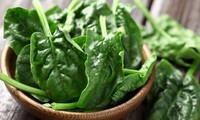 Mặt nạ trắng da chống nắng với rau chan vịt sẽ giúp bạn gái sở hữu làn da trắng hồng tự nhiên.
