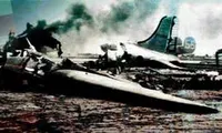Các máy bay B-17 bị phá hủy trong cuộc tấn công. Ảnh: Euronet.
