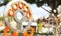 Tác phẩm do Úc gửi sang đã được lắp dựng tại công viên vườn tượng APEC. Ảnh: KHÁNH HÀ