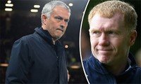 Mourinho cay cú vì những bình luận của Scholes và nhân trận thắng Everton, đáp trả mạnh mẽ. Ảnh: DE. 