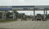 Trạm BOT Quảng Trị đặt tại Km763+800 Quốc lộ 1 thuộc địa phận xã Triệu Giang, huyện Triệu Phong đã được Bộ GTVT đồng ý giảm giá phí sau một thời gian rất dài bức xúc của dư luận trước việc giá phí cao và vị trí đặt trạm bất hợp lý. Ảnh: H.T
