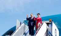 Thủ tướng Nguyễn Xuân Phúc cùng Phu nhân và Đoàn đại biểu Cấp cao Việt Nam đến sân bay quân sự Fairbairn, Thủ đô Canberra, Australia. Ảnh: VGP/Quang Hiếu