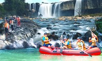 Vượt thác, trekking ở Đắk Lắk thu hút giới trẻ