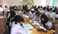 SGK Ngữ văn lớp 10 chương trình mới: Có quá tải với giáo viên và học sinh?