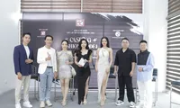SV Thiết kế Thời trang ĐH Duy Tân học với chuyên gia và tham gia các show thời trang