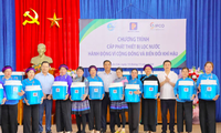 Petrolimex tặng bình lọc nước cho người dân 2 huyện của Lào Cai