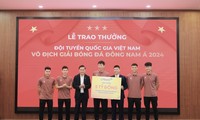 LPBank trao thưởng 5 tỷ đồng cho đội tuyển bóng đá Việt Nam