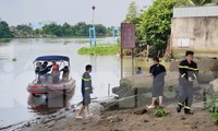 Bị &apos;giang hồ đòi nợ&apos;, người đàn ông nhảy sông Sài Gòn tự tử