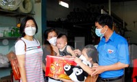 Tỉnh đoàn Bình Phước thăm gia đình công an viên trọng thương khi truy bắt cướp