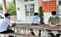 Anh N. (bìa trái) bị xử phạt 2 lần