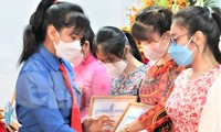 Tuyên dương các ‘chiến sĩ áo trắng’ trẻ ở Bình Dương quên mình cứu F0