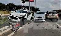 Tai nạn liên hoàn giữa 3 xe ô tô trên đường huyết mạch ở Bình Dương
