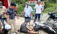 Đang dự đám tang, trung úy cảnh sát tức tốc truy đuổi, bắt hai tên cướp sau tiếng tri hô 