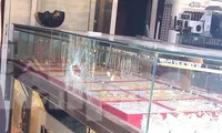 Thêm một tiệm vàng ở Bình Dương bị cướp tấn công