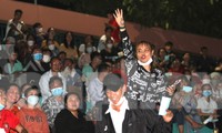 Công nhân Bình Dương mua hàng giá 0 đồng, quay số trúng ‘siêu xe’... tại đêm Tết sum vầy