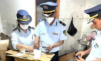 Đột kích kho hàng ở Bình Dương, phát hiện số lượng lớn thuốc Tây, bao cao su giả