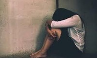 Bắt khẩn cấp kẻ hiếp dâm bé gái 7 tuổi