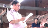 Công nhân ‘đứng hình’ nghe sếp đọc thông báo đóng cửa doanh nghiệp