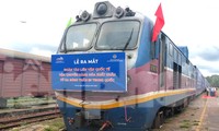 Tàu liên vận chở 500 tấn hàng rời Bình Dương đi thẳng qua Trung Quốc