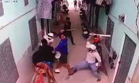 Không ưa bạn cùng phòng trọ, cha bảo con kéo người đến đánh dằn mặt 